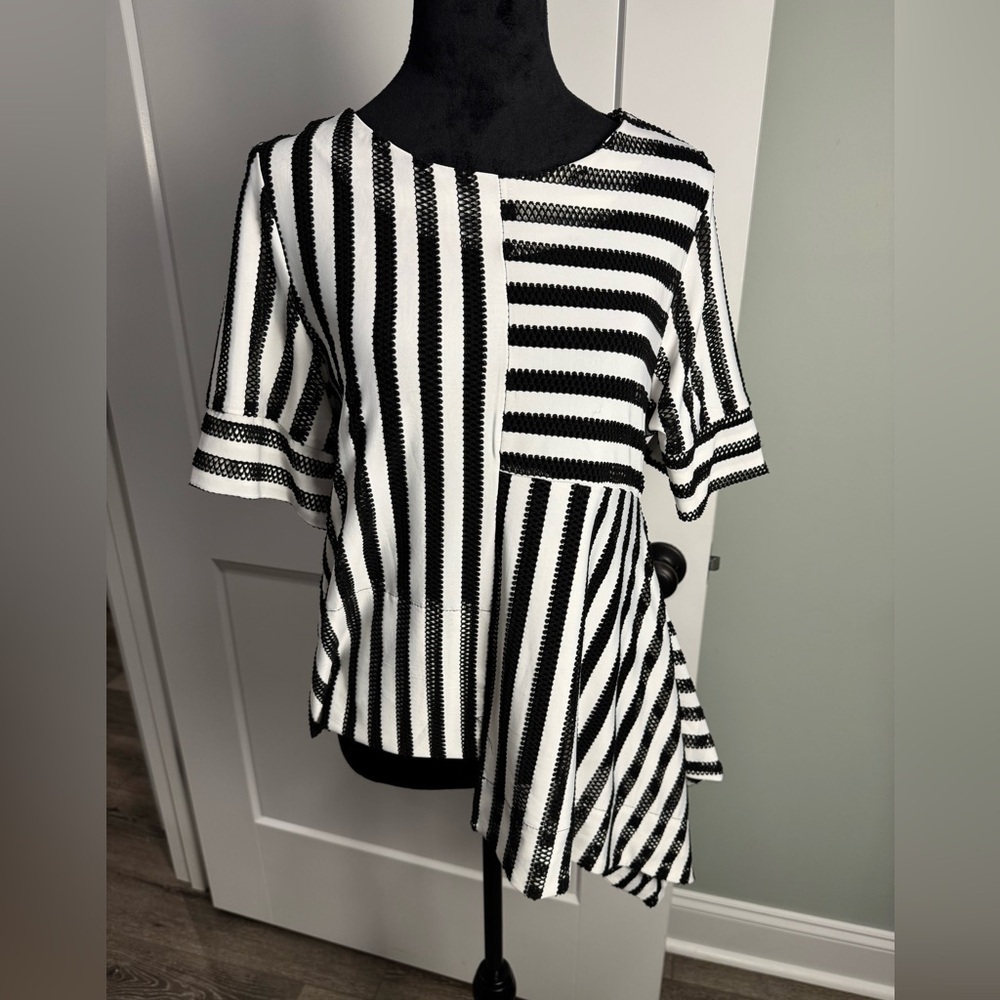 GRACIA Black Asymmetrical Blouse Zip Back Size Statement Top stripe